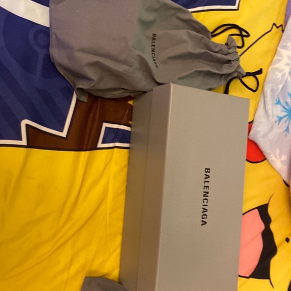 I’m selling a pair of black balenciaga slides. - Picture 4 of 8